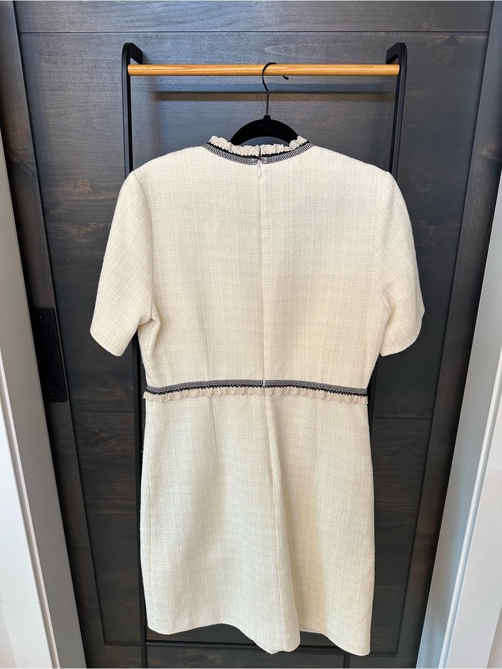 Never worn Sandro Cream Tweed Short Sleeve Shift Dress with Black Trim - Picture 5 of 7